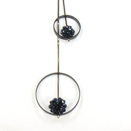 collier forme Y pendentif anneaux métal boules cristal 0119514 noir