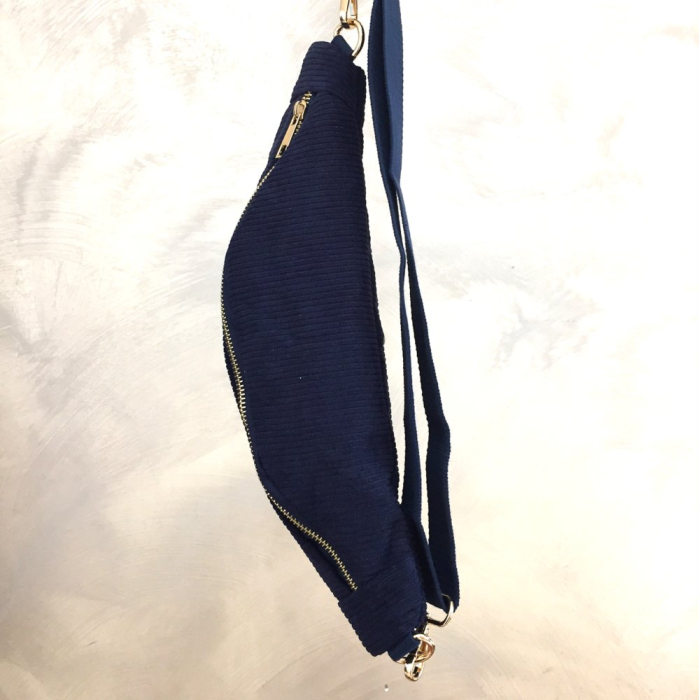 Sac banane façon velours côtelé ou léopard poche arrière extérieure zippée 0923023 bleu foncé