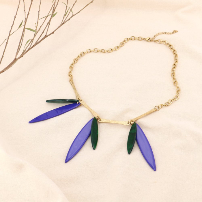 Collier plastron vintage acier inoxydable pétale résine marbrée 0123522 bleu foncé