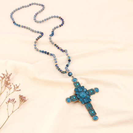 Collier long avec croix hispanique en métal, strass, perles et billes en verre 0123143 bleu canard