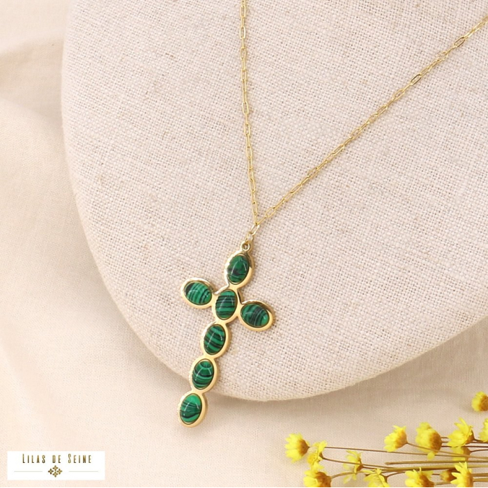 Collier court croix romane en acier inoxydable doré et cabochons pierres véritables 0123542 vert foncé