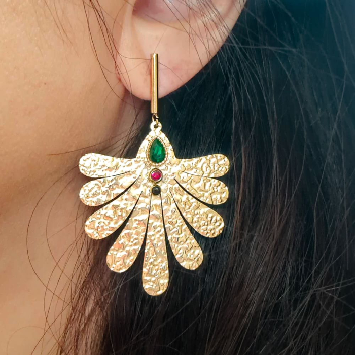 Boucles d'oreilles feuilles de gingko texturées en acier inoxydable doré et cristaux colorés 0323567-verte
