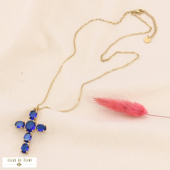 Collier acier avec maxi pendentif croix en cristaux colorés pour femme 0123501 bleu foncé