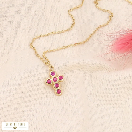 Collier court en acier et pendentif petite croix strass pour femme 0123538 fushia