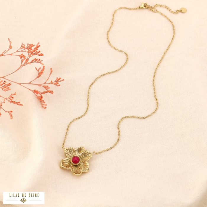 Collier court pendentif fleur de lotus gravée et cabochon pierre naturelle 0123600 fushia