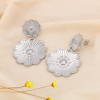 Boucles d'oreilles pendantes acier fleurs 0324103 argenté