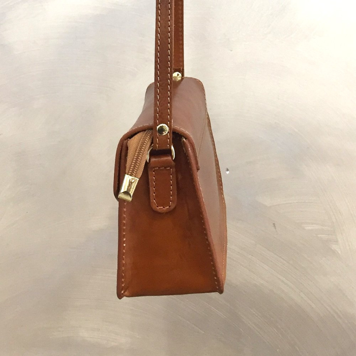 Sac à bandoulière rigide box fermoir pivotant CUIR VERITABLE 0922547 cognac