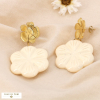 Boucles d'oreilles acier inoxydable double fleurs acrylique 0324007 écru