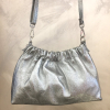 Sac à bandoulière cuir véritable irisé haut froncé 0924513 argenté