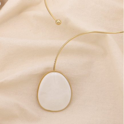 Collier Torque Acier Inoxydable Pendentif Résine Colorée 0125002 blanc