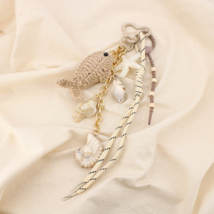 Bijou de sac porte-clés poisson crocheté coquillage 0825027 naturel/beige