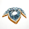 Carré à chevrons imprimé bleu motif floral polyester 0725517 bleu foncé