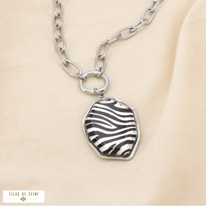 Collier chaîne acier inox. pendentif zèbre résine 0125523 argenté