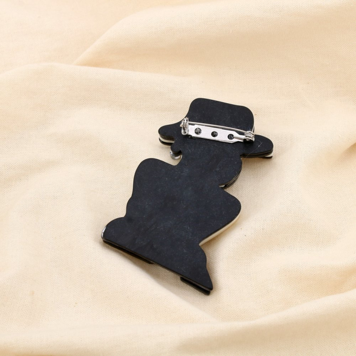 Broche épingle femme élégante chapeau résine métal 0525506 noir/blanc
