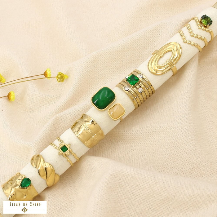 Ensemble 8 bagues acier strass résine nuance verte 0425553 vert