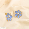 Boucles d’oreilles fleur émail perle nacrée acier 0326027 bleu ciel