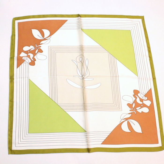 Carré satin graphique rose touché soie polyester 0726008 vert