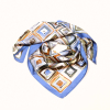 Carré satin motif graphique touché soie polyester 0726012 bleu