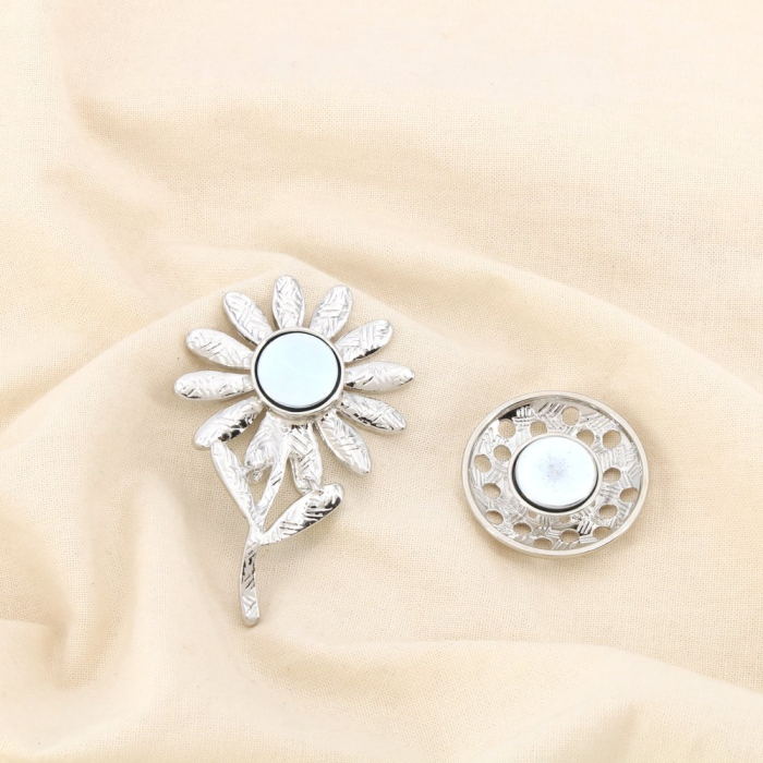Broche aimantée marguerite métal émaillé strass 0526041 bleu