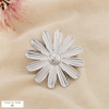 Broche à épingle marguerite stylisée acier inox. 0526021 argenté