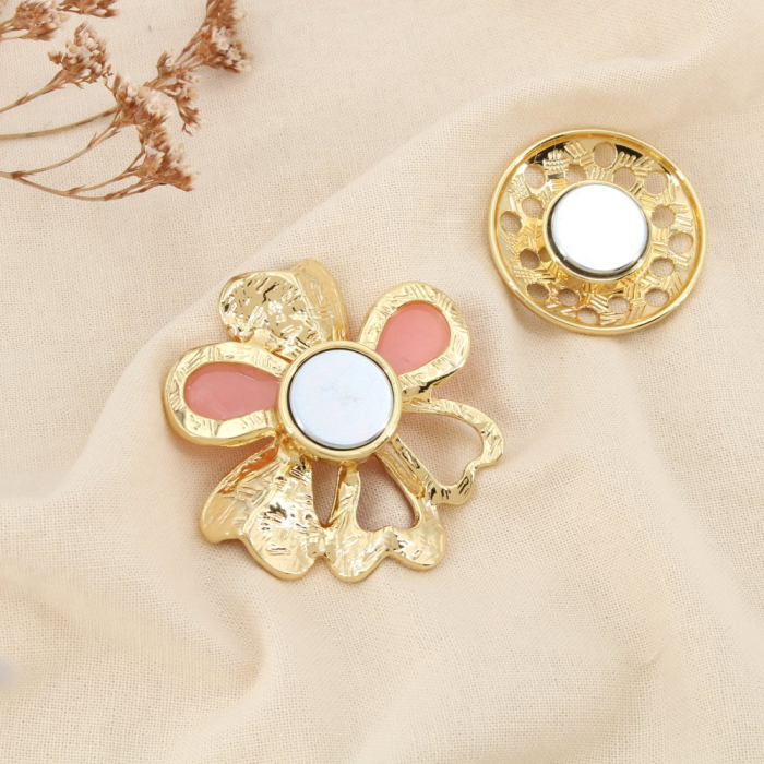 Broche aimantée fleur métal émaille résine strass 0526046 rose