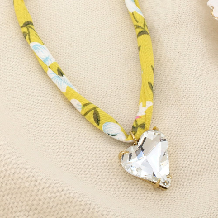 Collier acier verre polyester imprimé floral coeur 0126176 jaune