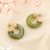 Boucles d’oreilles demi-créoles acier résine marbrée 0326043 vert kaki