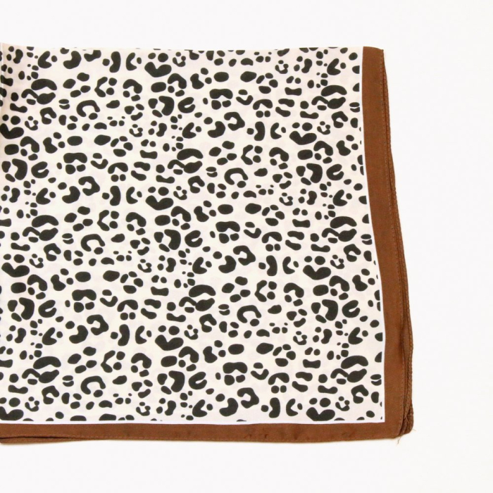 Carré satin imprimé léopard touché soie polyester 0726518 marron