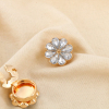 2 Cache-boutons fleur pétales métal strass 0626512 gris clair
